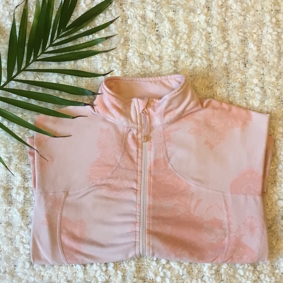 Rare Lululemon 🍋 zip up short sleeved sweater - Picture 5 of 10